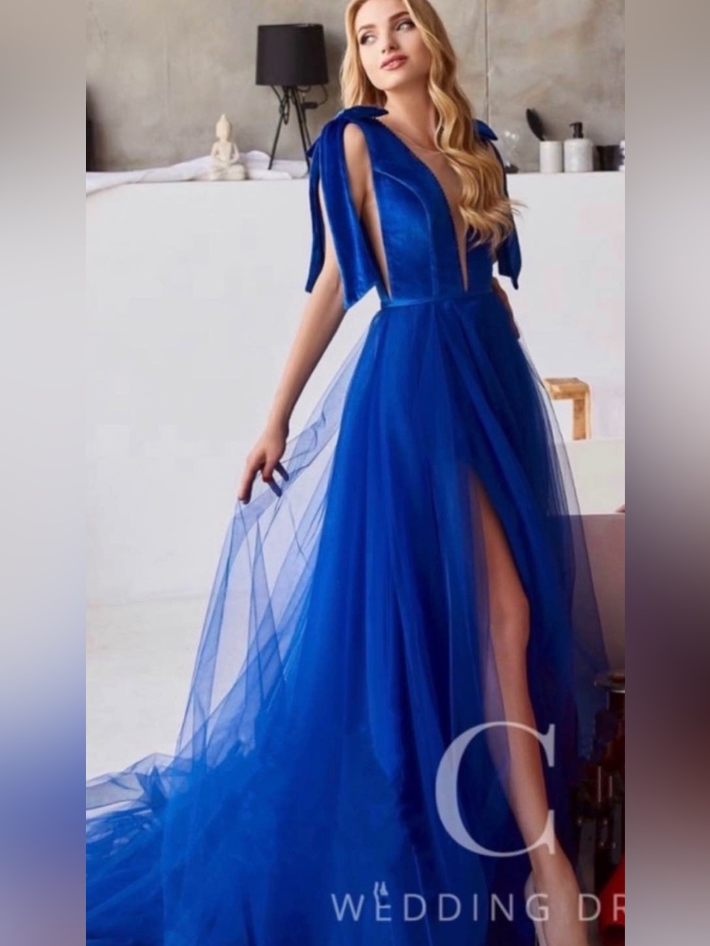 Elegant Royal Blue Evening Gown with Tulle Skirt
